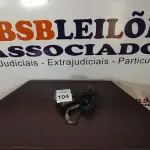LOTE 104 - 05 FONTES PARA NOTEBOOKS VOLTAGENS DIVERSAS. (NO ESTADO) ATENÇÃO! FAZER A VISITAÇÃO ANTES DE ARREMATAR, NÃO SABEMOS SE FUNCIONA, LEILÃO NÃO TEM GARANTIA E NEM DEVOLUÇÃO, SUJEITO A POSSÍVEIS AVARIAS VISÍVEIS/OCULTAS E/OU AUSÊNCIA DE COMPONENTES.