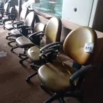 LOTE 373 - 06 CADEIRAS PARA ESCRITÓRIO GIRATÓRIAS. (NO ESTADO) ATENÇÃO! FAZER A VISITAÇÃO ANTES DE ARREMATAR, NÃO SABEMOS SE FUNCIONA. LEILÃO NÃO TEM GARANTIA E NEM DEVOLUÇÃO, SUJEITO A POSSÍVEIS AVARIAS VISÍVEIS/OCULTAS E/OU AUSÊNCIA DE COMPONENTES.
