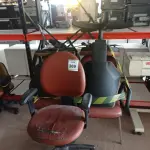 LOTE 369 - 05 CADEIRAS DE ESCRITÓRIO SENDO 02 COM PÉS FIXOS COM AVARIAS. (NO ESTADO) ATENÇÃO! FAZER A VISITAÇÃO ANTES DE ARREMATAR, NÃO SABEMOS SE FUNCIONA. LEILÃO NÃO TEM GARANTIA E NEM DEVOLUÇÃO, SUJEITO A POSSÍVEIS AVARIAS VISÍVEIS/OCULTAS E/OU AUSÊNCIA DE COMPONENTES.