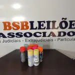 LOTE 099 - 10 TINTAS SPRAY DE CORES DIVERSAS. (NO ESTADO) ATENÇÃO! FAZER A VISITAÇÃO ANTES DE ARREMATAR, NÃO SABEMOS SE FUNCIONA, LEILÃO NÃO TEM GARANTIA E NEM DEVOLUÇÃO, SUJEITO A POSSÍVEIS AVARIAS VISÍVEIS/OCULTAS E/OU AUSÊNCIA DE COMPONENTES.