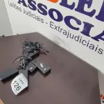 LOTE 126 - 05 FONTES PARA NOTEBOOKS VOLTAGENS DIVERSAS. (NO ESTADO) ATENÇÃO! FAZER A VISITAÇÃO ANTES DE ARREMATAR, NÃO SABEMOS SE FUNCIONA, LEILÃO NÃO TEM GARANTIA E NEM DEVOLUÇÃO, SUJEITO A POSSÍVEIS AVARIAS VISÍVEIS/OCULTAS E/OU AUSÊNCIA DE COMPONENTES.