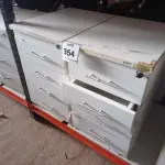 LOTE 354 - 02 GAVETEIROS COM 04 GAVETAS CADA. (NO ESTADO) ATENÇÃO! FAZER A VISITAÇÃO ANTES DE ARREMATAR, NÃO SABEMOS SE FUNCIONA. LEILÃO NÃO TEM GARANTIA E NEM DEVOLUÇÃO, SUJEITO A POSSÍVEIS AVARIAS VISÍVEIS/OCULTAS E/OU AUSÊNCIA DE COMPONENTES.
