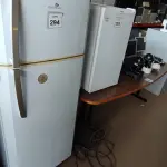 LOTE 294 - 01 GELADEIRA 220V FROST FREE CONTINENTAL. (NO ESTADO) ATENÇÃO! FAZER A VISITAÇÃO ANTES DE ARREMATAR, NÃO SABEMOS SE FUNCIONA, LEILÃO NÃO TEM GARANTIA E NEM DEVOLUÇÃO, SUJEITO A POSSÍVEIS AVARIAS VISÍVEIS/OCULTAS E/OU AUSÊNCIA DE COMPONENTES.