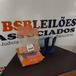 LOTE 044 - 02 PARES DE BOTAS DE BORRACHA NUMERAÇÕES 25 E 29 NAS CORES AZUL E ROSA. (NO ESTADO) ATENÇÃO! FAZER A VISITAÇÃO ANTES DE ARREMATAR, NÃO SABEMOS SE FUNCIONA, LEILÃO NÃO TEM GARANTIA E NEM DEVOLUÇÃO, SUJEITO A POSSÍVEIS AVARIAS VISÍVEIS/OCULTAS E/OU AUSÊNCIA DE COMPONENTES.
