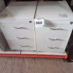 LOTE 360 - 02 GAVETEIROS COM 03 GAVETAS CADA. (NO ESTADO) ATENÇÃO! FAZER A VISITAÇÃO ANTES DE ARREMATAR, NÃO SABEMOS SE FUNCIONA. LEILÃO NÃO TEM GARANTIA E NEM DEVOLUÇÃO, SUJEITO A POSSÍVEIS AVARIAS VISÍVEIS/OCULTAS E/OU AUSÊNCIA DE COMPONENTES.