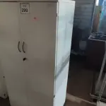 LOTE 299 - 01 ARMÁRIO ALTO PRA ESCRITÓRIO COM 2 PORTAS E 3 COMPARTIMENTOS. (NO ESTADO) ATENÇÃO! FAZER A VISITAÇÃO ANTES DE ARREMATAR, NÃO SABEMOS SE FUNCIONA, LEILÃO NÃO TEM GARANTIA E NEM DEVOLUÇÃO, SUJEITO A POSSÍVEIS AVARIAS VISÍVEIS/OCULTAS E/OU AUSÊNCIA DE COMPONENTES.