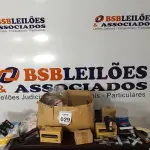 LOTE 029 - 01 LOTE COM GRANDE QUANTIDADE DE GRAMPOS DE PAPEIS E MATÉRIAS DIVERSOS PARA ESCRITÓRIO. (NO ESTADO) ATENÇÃO! FAZER A VISITAÇÃO ANTES DE ARREMATAR, NÃO SABEMOS SE FUNCIONA, LEILÃO NÃO TEM GARANTIA E NEM DEVOLUÇÃO, SUJEITO A POSSÍVEIS AVARIAS VISÍVEIS/OCULTAS E/OU AUSÊNCIA DE COMPONENTES.