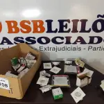 LOTE 108 - 01 LOTE COM VÁRIAS LUMINÁRIAS DE TAMANHOS E MODELOS DIVERSOS. (NO ESTADO) ATENÇÃO! FAZER A VISITAÇÃO ANTES DE ARREMATAR, NÃO SABEMOS SE FUNCIONA, LEILÃO NÃO TEM GARANTIA E NEM DEVOLUÇÃO, SUJEITO A POSSÍVEIS AVARIAS VISÍVEIS/OCULTAS E/OU AUSÊNCIA DE COMPONENTES.