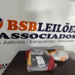 02 PARES DE BOTAS DE BORRACHA NUMERAÇÕES 36 E 39 NAS CORES BRANCO E PRETO. (NO ESTADO) ATENÇÃO! FAZER A VISITAÇÃO ANTES DE ARREMATAR, NÃO SABEMOS SE FUNCIONA, LEILÃO NÃO TEM GARANTIA E NEM DEVOLUÇÃO, SUJEITO A POSSÍVEIS AVARIAS VISÍVEIS/OCULTAS E/OU AUSÊNCIA DE COMPONENTES.