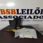 LOTE 085 - 02 PARES DE BOTAS DE BORRACHA NUMERAÇÕES 38 E 41 NAS CORES PRETA E BRANCO. (NO ESTADO) ATENÇÃO! FAZER A VISITAÇÃO ANTES DE ARREMATAR, NÃO SABEMOS SE FUNCIONA, LEILÃO NÃO TEM GARANTIA E NEM DEVOLUÇÃO, SUJEITO A POSSÍVEIS AVARIAS VISÍVEIS/OCULTAS E/OU AUSÊNCIA DE COMPONENTES.