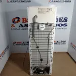 LOTE 301 - 01 GELADEIRA 220V CONSUL. (NO ESTADO) ATENÇÃO! FAZER A VISITAÇÃO ANTES DE ARREMATAR, NÃO SABEMOS SE FUNCIONA, LEILÃO NÃO TEM GARANTIA E NEM DEVOLUÇÃO, SUJEITO A POSSÍVEIS AVARIAS VISÍVEIS/OCULTAS E/OU AUSÊNCIA DE COMPONENTES.