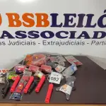 LOTE 082 - 01 LOTE COM VÁRIOS ROLOS DE PINTURA DE TAMANHOS DIVERSOS, 01 PASSADOR DE FIO E 01 ALICATE UNIVERSAL. (NO ESTADO) ATENÇÃO! FAZER A VISITAÇÃO ANTES DE ARREMATAR, NÃO SABEMOS SE FUNCIONA, LEILÃO NÃO TEM GARANTIA E NEM DEVOLUÇÃO, SUJEITO A POSSÍVEIS AVARIAS VISÍVEIS/OCULTAS E/OU AUSÊNCIA DE COMPONENTES.