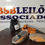 LOTE 098 - 04 PARES DE BOTA DE COURO SINTÉTICO NUMERAÇÕES 38 E 43. (NO ESTADO) ATENÇÃO! FAZER A VISITAÇÃO ANTES DE ARREMATAR, NÃO SABEMOS SE FUNCIONA, LEILÃO NÃO TEM GARANTIA E NEM DEVOLUÇÃO, SUJEITO A POSSÍVEIS AVARIAS VISÍVEIS/OCULTAS E/OU AUSÊNCIA DE COMPONENTES.