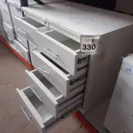 LOTE 330 - 02 GAVETEIROS COM 04 GAVETAS CADA. (NO ESTADO) ATENÇÃO! FAZER A VISITAÇÃO ANTES DE ARREMATAR, NÃO SABEMOS SE FUNCIONA, LEILÃO NÃO TEM GARANTIA E NEM DEVOLUÇÃO, SUJEITO A POSSÍVEIS AVARIAS VISÍVEIS/OCULTAS E/OU AUSÊNCIA DE COMPONENTES.