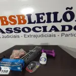 LOTE 158 - 01 MOLA AÉREA HIDRÁULICA, 02 PENDENTES AÉREOS, 01 SENSOR DE MOVIMENTO, 02 ARMAÇÕES DE METAL, 01 TIMER ELÉTRICO E 02 HALTERES ½ KG. (NO ESTADO) ATENÇÃO! FAZER A VISITAÇÃO ANTES DE ARREMATAR, NÃO SABEMOS SE FUNCIONA, LEILÃO NÃO TEM GARANTIA E NEM DEVOLUÇÃO, SUJEITO A POSSÍVEIS AVARIAS VISÍVEIS/OCULTAS E/OU AUSÊNCIA DE COMPONENTES.