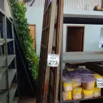 LOTE 223 - 02 PORTAS DE MADEIRAS COM VIDRO. (NO ESTADO) ATENÇÃO! FAZER A VISITAÇÃO ANTES DE ARREMATAR, NÃO SABEMOS SE FUNCIONA, LEILÃO NÃO TEM GARANTIA E NEM DEVOLUÇÃO, SUJEITO A POSSÍVEIS AVARIAS VISÍVEIS/OCULTAS E/OU AUSÊNCIA DE COMPONENTES.