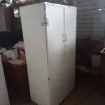 LOTE 300 - 01 ARMÁRIO ALTO PRA ESCRITÓRIO COM 2 PORTAS E 3 COMPARTIMENTOS. (NO ESTADO) ATENÇÃO! FAZER A VISITAÇÃO ANTES DE ARREMATAR, NÃO SABEMOS SE FUNCIONA, LEILÃO NÃO TEM GARANTIA E NEM DEVOLUÇÃO, SUJEITO A POSSÍVEIS AVARIAS VISÍVEIS/OCULTAS E/OU AUSÊNCIA DE COMPONENTES.