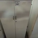 LOTE 297 - 01 ARMÁRIO ALTO PRA ESCRITÓRIO COM 2 PORTAS E 2 COMPARTIMENTOS. (NO ESTADO) ATENÇÃO! FAZER A VISITAÇÃO ANTES DE ARREMATAR, NÃO SABEMOS SE FUNCIONA, LEILÃO NÃO TEM GARANTIA E NEM DEVOLUÇÃO, SUJEITO A POSSÍVEIS AVARIAS VISÍVEIS/OCULTAS E/OU AUSÊNCIA DE COMPONENTES.