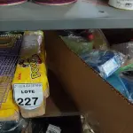 LOTE 227 - 08 PACOTES DE SERRAGEM PRENSADA MARCA POWER PETS E 01 GAIOLA DE HAMSTER E 01 CAIXA COM GRANDE VARIEDADE DE RODAS PARA HAMSTER.  (NO ESTADO) ATENÇÃO! FAZER A VISITAÇÃO ANTES DE ARREMATAR, NÃO SABEMOS SE FUNCIONA, LEILÃO NÃO TEM GARANTIA E NEM DEVOLUÇÃO, SUJEITO A POSSÍVEIS AVARIAS VISÍVEIS/OCULTAS E/OU AUSÊNCIA DE COMPONENTES.