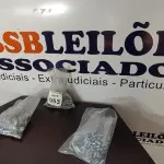 01 LOTE COM GRANDE QUANTIDADE DE PARAFUSOS OLHAL E BUCHAS DE METAL. (NO ESTADO) ATENÇÃO! FAZER A VISITAÇÃO ANTES DE ARREMATAR, NÃO SABEMOS SE FUNCIONA, LEILÃO NÃO TEM GARANTIA E NEM DEVOLUÇÃO, SUJEITO A POSSÍVEIS AVARIAS VISÍVEIS/OCULTAS E/OU AUSÊNCIA DE COMPONENTES.