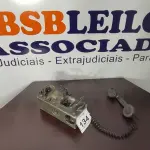 LOTE 134 - 01 TELEFONE ANTIGO. (NO ESTADO) ATENÇÃO! FAZER A VISITAÇÃO ANTES DE ARREMATAR, NÃO SABEMOS SE FUNCIONA, LEILÃO NÃO TEM GARANTIA E NEM DEVOLUÇÃO, SUJEITO A POSSÍVEIS AVARIAS VISÍVEIS/OCULTAS E/OU AUSÊNCIA DE COMPONENTES.