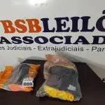 LOTE 009 - 02 PARES DE BOTAS DE BORRACHA NUMERAÇÕES 27 E 38. (NO ESTADO) ATENÇÃO! FAZER A VISITAÇÃO ANTES DE ARREMATAR, NÃO SABEMOS SE FUNCIONA, LEILÃO NÃO TEM GARANTIA E NEM DEVOLUÇÃO, SUJEITO A POSSÍVEIS AVARIAS VISÍVEIS/OCULTAS E/OU AUSÊNCIA DE COMPONENTES.