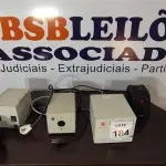 LOTE 184 - 04 TRANSFORMADORES TAMANHOS DIVERSOS E 01 ESTABILIZADOR. (NO ESTADO) ATENÇÃO! FAZER A VISITAÇÃO ANTES DE ARREMATAR, NÃO SABEMOS SE FUNCIONA, LEILÃO NÃO TEM GARANTIA E NEM DEVOLUÇÃO, SUJEITO A POSSÍVEIS AVARIAS VISÍVEIS/OCULTAS E/OU AUSÊNCIA DE COMPONENTES.