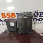 LOTE 013 - 02 FRAGMENTADORAS DE PAPEL SENDO 01 MARCA AURORA E 01 MARCA SECRETA. (NO ESTADO) ATENÇÃO! FAZER A VISITAÇÃO ANTES DE ARREMATAR, NÃO SABEMOS SE FUNCIONA, LEILÃO NÃO TEM GARANTIA E NEM DEVOLUÇÃO, SUJEITO A POSSÍVEIS AVARIAS VISÍVEIS/OCULTAS E/OU AUSÊNCIA DE COMPONENTES.