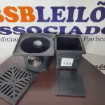 LOTE 153 - 01 CAIXA PLUVIAL E 01 TAMPA DE ESGOTO. (NO ESTADO) ATENÇÃO! FAZER A VISITAÇÃO ANTES DE ARREMATAR, NÃO SABEMOS SE FUNCIONA, LEILÃO NÃO TEM GARANTIA E NEM DEVOLUÇÃO, SUJEITO A POSSÍVEIS AVARIAS VISÍVEIS/OCULTAS E/OU AUSÊNCIA DE COMPONENTES.