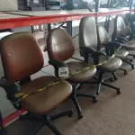 LOTE 368 - 06 CADEIRAS DE ESCRITÓRIO GIRATÓRIAS. (NO ESTADO) ATENÇÃO! FAZER A VISITAÇÃO ANTES DE ARREMATAR, NÃO SABEMOS SE FUNCIONA. LEILÃO NÃO TEM GARANTIA E NEM DEVOLUÇÃO, SUJEITO A POSSÍVEIS AVARIAS VISÍVEIS/OCULTAS E/OU AUSÊNCIA DE COMPONENTES.