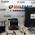 LOTE 284 - 01 FRAGMENTADORA DE PAPEL MARCA ROYAL HG14, 01 CONTADORA DE CÉDULAS E 01 FONTE CENTRAL DE ALARME. (NO ESTADO) ATENÇÃO! FAZER A VISITAÇÃO ANTES DE ARREMATAR, NÃO SABEMOS SE FUNCIONA, LEILÃO NÃO TEM GARANTIA E NEM DEVOLUÇÃO, SUJEITO A POSSÍVEIS AVARIAS VISÍVEIS/OCULTAS E/OU AUSÊNCIA DE COMPONENTES.