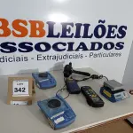 LOTE 342 - 02 AGITADORES DE TUBOS E MICROPLACAS, 01 MEDIDOR DE PH PORTÁTIL, 01 MEDIDOR CLIMÁTICO UNIVERSA, 01 AGITADOR MAGNÉTICO COM AQUECIMENTO E 01 BOMBA DE PRESSÃO MANUAL. (NO ESTADO) ATENÇÃO! FAZER A VISITAÇÃO ANTES DE ARREMATAR, NÃO SABEMOS SE FUNCIONA. LEILÃO NÃO TEM GARANTIA E NEM DEVOLUÇÃO, SUJEITO A POSSÍVEIS AVARIAS VISÍVEIS/OCULTAS E/OU AUSÊNCIA DE COMPONENTES.