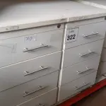 LOTE 322 - 02 GAVETEIROS COM 04 GAVETAS CADA. (NO ESTADO) ATENÇÃO! FAZER A VISITAÇÃO ANTES DE ARREMATAR, NÃO SABEMOS SE FUNCIONA, LEILÃO NÃO TEM GARANTIA E NEM DEVOLUÇÃO, SUJEITO A POSSÍVEIS AVARIAS VISÍVEIS/OCULTAS E/OU AUSÊNCIA DE COMPONENTES.