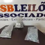 01 LOTE COM GRANDE QUANTIDADE DE PARAFUSOS OLHAL E BUCHAS DE METAL. (NO ESTADO) ATENÇÃO! FAZER A VISITAÇÃO ANTES DE ARREMATAR, NÃO SABEMOS SE FUNCIONA, LEILÃO NÃO TEM GARANTIA E NEM DEVOLUÇÃO, SUJEITO A POSSÍVEIS AVARIAS VISÍVEIS/OCULTAS E/OU AUSÊNCIA DE COMPONENTES.