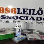 01 LOTE COM VÁRIAS LUMINÁRIAS DE TAMANHOS E MODELOS DIVERSOS. (NO ESTADO) ATENÇÃO! FAZER A VISITAÇÃO ANTES DE ARREMATAR, NÃO SABEMOS SE FUNCIONA, LEILÃO NÃO TEM GARANTIA E NEM DEVOLUÇÃO, SUJEITO A POSSÍVEIS AVARIAS VISÍVEIS/OCULTAS E/OU AUSÊNCIA DE COMPONENTES.