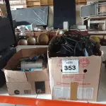 LOTE 353 - 01 LOTE COM VÁRIOS CARTUCHOS DE IMPRESSORA E FONTES/CABOS DIVERSOS. (NO ESTADO) ATENÇÃO! FAZER A VISITAÇÃO ANTES DE ARREMATAR, NÃO SABEMOS SE FUNCIONA. LEILÃO NÃO TEM GARANTIA E NEM DEVOLUÇÃO, SUJEITO A POSSÍVEIS AVARIAS VISÍVEIS/OCULTAS E/OU AUSÊNCIA DE COMPONENTES.