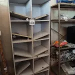 LOTE 005 - 01 ARMÁRIO ALTO PARA ESCRITÓRIO COM 10 PORTAS. (NO ESTADO) ATENÇÃO! FAZER A VISITAÇÃO ANTES DE ARREMATAR, NÃO SABEMOS SE FUNCIONA, LEILÃO NÃO TEM GARANTIA E NEM DEVOLUÇÃO, SUJEITO A POSSÍVEIS AVARIAS VISÍVEIS/OCULTAS E/OU AUSÊNCIA DE COMPONENTES.