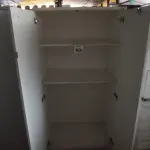 LOTE 308 - 01 ARMÁRIO ALTO PRA ESCRITÓRIO COM 2 PORTAS E 2 COMPARTIMENTOS. (NO ESTADO) ATENÇÃO! FAZER A VISITAÇÃO ANTES DE ARREMATAR, NÃO SABEMOS SE FUNCIONA, LEILÃO NÃO TEM GARANTIA E NEM DEVOLUÇÃO, SUJEITO A POSSÍVEIS AVARIAS VISÍVEIS/OCULTAS E/OU AUSÊNCIA DE COMPONENTES.