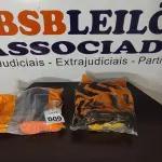 LOTE 009 - 02 PARES DE BOTAS DE BORRACHA NUMERAÇÕES 27 E 38. (NO ESTADO) ATENÇÃO! FAZER A VISITAÇÃO ANTES DE ARREMATAR, NÃO SABEMOS SE FUNCIONA, LEILÃO NÃO TEM GARANTIA E NEM DEVOLUÇÃO, SUJEITO A POSSÍVEIS AVARIAS VISÍVEIS/OCULTAS E/OU AUSÊNCIA DE COMPONENTES.