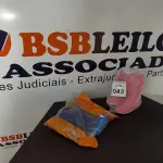 LOTE 043 - 02 PARES DE BOTAS DE BORRACHA NUMERAÇÕES 25 E 31 NAS CORES AZUL E ROSA. (NO ESTADO) ATENÇÃO! FAZER A VISITAÇÃO ANTES DE ARREMATAR, NÃO SABEMOS SE FUNCIONA, LEILÃO NÃO TEM GARANTIA E NEM DEVOLUÇÃO, SUJEITO A POSSÍVEIS AVARIAS VISÍVEIS/OCULTAS E/OU AUSÊNCIA DE COMPONENTES.