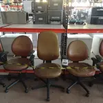 LOTE 368 - 06 CADEIRAS DE ESCRITÓRIO GIRATÓRIAS. (NO ESTADO) ATENÇÃO! FAZER A VISITAÇÃO ANTES DE ARREMATAR, NÃO SABEMOS SE FUNCIONA. LEILÃO NÃO TEM GARANTIA E NEM DEVOLUÇÃO, SUJEITO A POSSÍVEIS AVARIAS VISÍVEIS/OCULTAS E/OU AUSÊNCIA DE COMPONENTES.