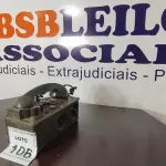 LOTE 106 - 01 TELEFONE ANTIGO. (NO ESTADO) ATENÇÃO! FAZER A VISITAÇÃO ANTES DE ARREMATAR, NÃO SABEMOS SE FUNCIONA, LEILÃO NÃO TEM GARANTIA E NEM DEVOLUÇÃO, SUJEITO A POSSÍVEIS AVARIAS VISÍVEIS/OCULTAS E/OU AUSÊNCIA DE COMPONENTES.