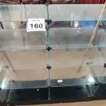 LOTE 160 - 01 VITRINE EXPOSITORA DE VIDRO. (NO ESTADO) ATENÇÃO! FAZER A VISITAÇÃO ANTES DE ARREMATAR, NÃO SABEMOS SE FUNCIONA, LEILÃO NÃO TEM GARANTIA E NEM DEVOLUÇÃO, SUJEITO A POSSÍVEIS AVARIAS VISÍVEIS/OCULTAS E/OU AUSÊNCIA DE COMPONENTES.