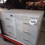 LOTE 344 - 02 GAVETEIROS COM 03 GAVETAS CADA. (NO ESTADO) ATENÇÃO! FAZER A VISITAÇÃO ANTES DE ARREMATAR, NÃO SABEMOS SE FUNCIONA. LEILÃO NÃO TEM GARANTIA E NEM DEVOLUÇÃO, SUJEITO A POSSÍVEIS AVARIAS VISÍVEIS/OCULTAS E/OU AUSÊNCIA DE COMPONENTES.