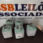 LOTE 183 - 05 VASOS ZARA HOME DECORATIVA. (NO ESTADO) ATENÇÃO! FAZER A VISITAÇÃO ANTES DE ARREMATAR, NÃO SABEMOS SE FUNCIONA, LEILÃO NÃO TEM GARANTIA E NEM DEVOLUÇÃO, SUJEITO A POSSÍVEIS AVARIAS VISÍVEIS/OCULTAS E/OU AUSÊNCIA DE COMPONENTES.