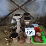 LOTE 155 - 01 LOTE COM CASTIÇAIS DE TAMANHOS DIVERSOS, 04 BANDEJAS E 02 VASOS PEQUENOS. (NO ESTADO) ATENÇÃO! FAZER A VISITAÇÃO ANTES DE ARREMATAR, NÃO SABEMOS SE FUNCIONA, LEILÃO NÃO TEM GARANTIA E NEM DEVOLUÇÃO, SUJEITO A POSSÍVEIS AVARIAS VISÍVEIS/OCULTAS E/OU AUSÊNCIA DE COMPONENTES.