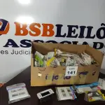 LOTE 141 - 01 LOTE DE ACABAMENTOS ELÉTRICOS VARIADOS. (NO ESTADO) ATENÇÃO! FAZER A VISITAÇÃO ANTES DE ARREMATAR, NÃO SABEMOS SE FUNCIONA, LEILÃO NÃO TEM GARANTIA E NEM DEVOLUÇÃO, SUJEITO A POSSÍVEIS AVARIAS VISÍVEIS/OCULTAS E/OU AUSÊNCIA DE COMPONENTES.