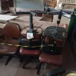 LOTE 381 - 07 CADEIRAS PARA ESCRITÓRIO SENDO 06 GIRATÓRIAS E 01 PÉ FIXO. (NO ESTADO) ATENÇÃO! FAZER A VISITAÇÃO ANTES DE ARREMATAR, NÃO SABEMOS SE FUNCIONA. LEILÃO NÃO TEM GARANTIA E NEM DEVOLUÇÃO, SUJEITO A POSSÍVEIS AVARIAS VISÍVEIS/OCULTAS E/OU AUSÊNCIA DE COMPONENTES.