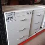 LOTE 339 - 02 GAVETEIROS COM 03 GAVETAS CADA. (NO ESTADO) ATENÇÃO! FAZER A VISITAÇÃO ANTES DE ARREMATAR, NÃO SABEMOS SE FUNCIONA. LEILÃO NÃO TEM GARANTIA E NEM DEVOLUÇÃO, SUJEITO A POSSÍVEIS AVARIAS VISÍVEIS/OCULTAS E/OU AUSÊNCIA DE COMPONENTES.