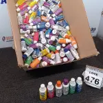 LOTE 476 - 01 LOTE COM GRANDE QUANTIDADE DE TINTA XADREZ CORES DIVERSAS. (NO ESTADO) ATENÇÃO! FAZER A VISITAÇÃO ANTES DE ARREMATAR, NÃO SABEMOS SE FUNCIONA, LEILÃO NÃO TEM GARANTIA E NEM DEVOLUÇÃO, SUJEITO A POSSÍVEIS AVARIAS VISÍVEIS/OCULTAS E/OU AUSÊNCIA DE COMPONENTES.